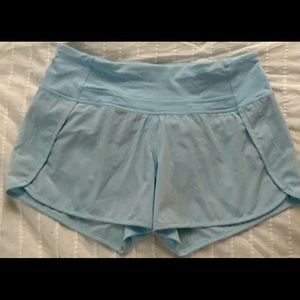 EUC Lululemon Speed Up shorts in blue linen.